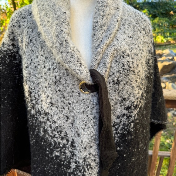 Ann Taylor Black & Grey Shawl Collar Tie Poncho, One Size NEW WITH TAGS - Picture 4 of 11